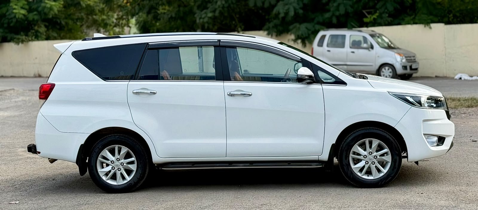 Innova Crysta 2.4 G